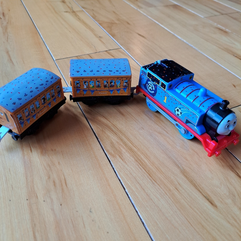 RED VS. BLUE THOMAS!  SOCCER THOMAS!  Thomas Train Motorized Trackmaster